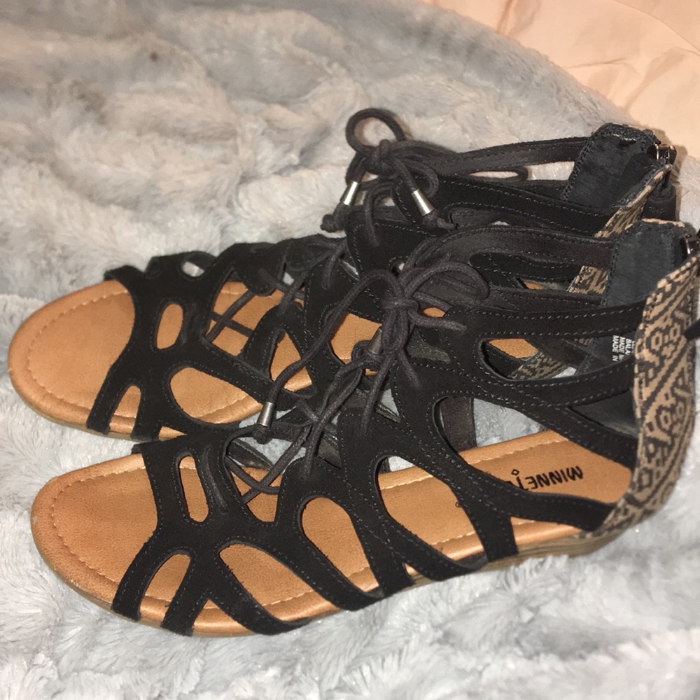 Size 8 Minnetonka Sandals😊